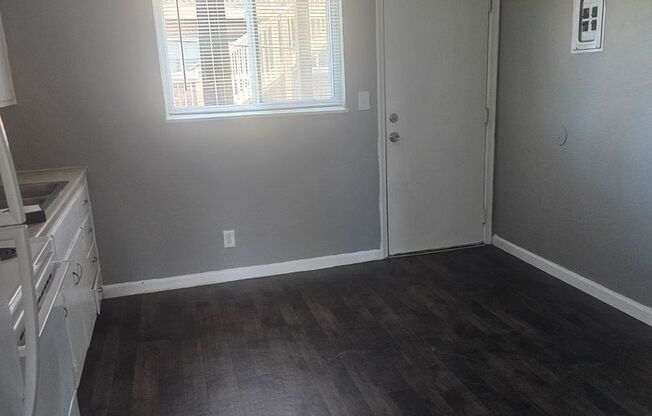 2 beds, 1 bath, 750 sqft, $1,070, Unit B03 1022 12