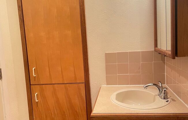 Studio, 1 bath, 400 sqft, $1,195, Unit B05