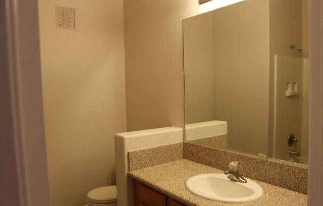 2 beds, 2 baths, $1,495, Unit Bldg. 7 -Clark County-