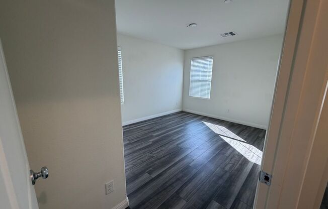 3 beds, 2.5 baths, $2,095