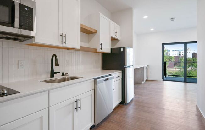 Studio, 1 bath, 447 sqft, $1,225, Unit 215