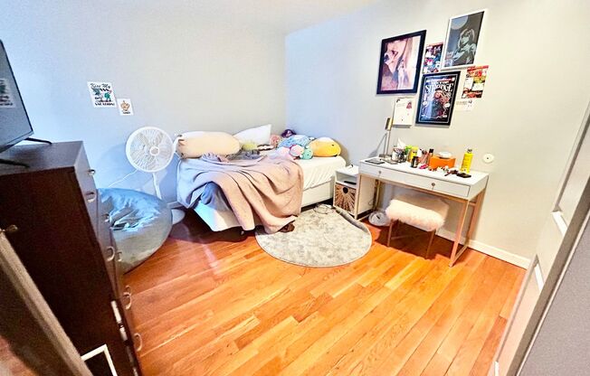 2 beds, 1 bath, 768 sqft, $2,425, Unit 214