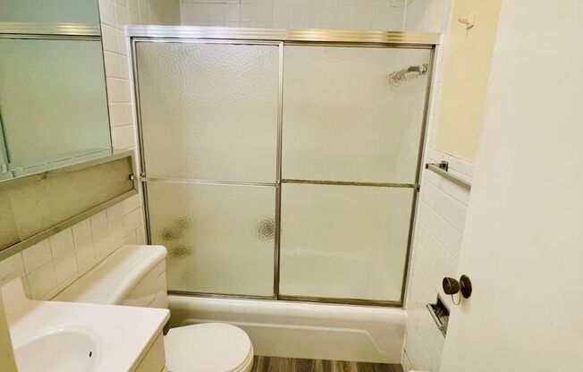 Studio, 1 bath, 450 sqft, $1,325, Unit 541-407