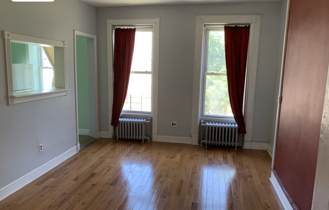 2 beds, 1 bath, $2,900