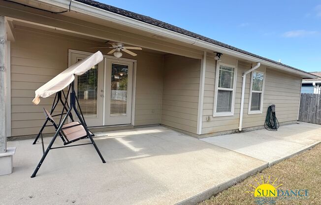 3 beds, 2 baths, $2,300