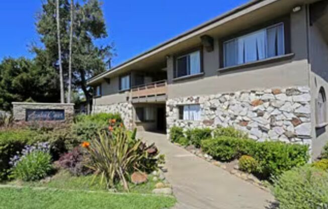 1 bed, 1 bath, 700 sqft, $1,300, Unit 19