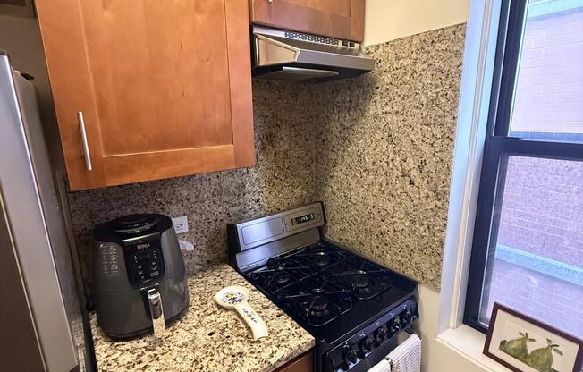 1 bed, 1 bath, $4,200, Unit 6G