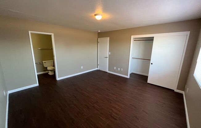 3 beds, 2 baths, $1,400, Unit C