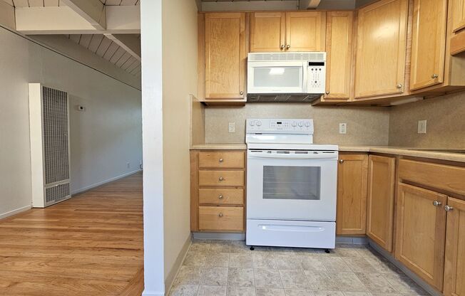 2 beds, 1 bath, $3,200