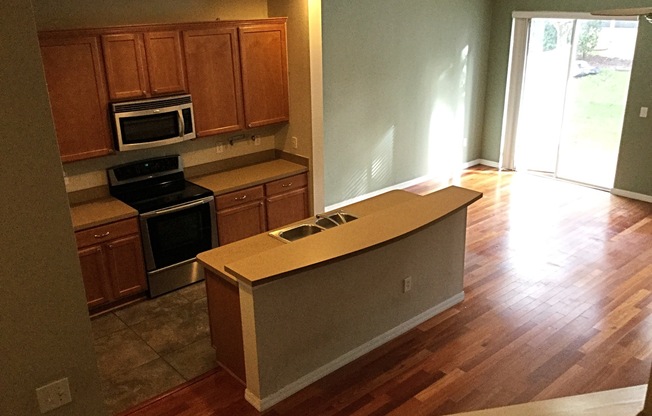 3 beds, 2 baths, $2,100