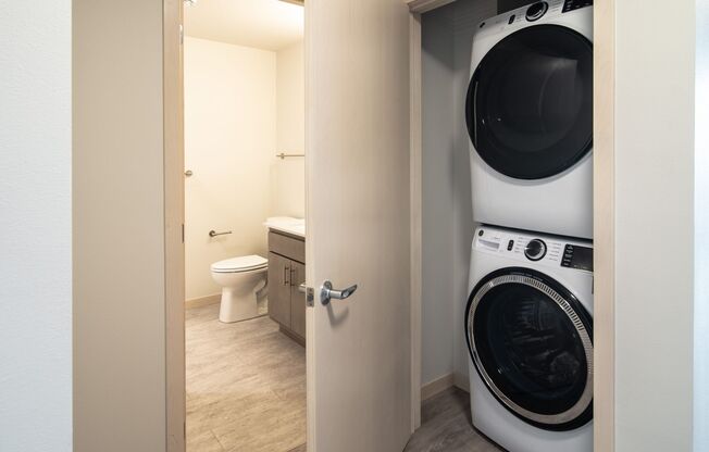 Studio, 1 bath, 520 sqft, $1,640, Unit 817