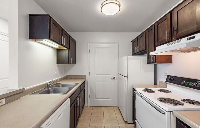 2 beds, 2 baths, 1,020 sqft, $1,470, Unit 6-2501 Emerson Cir.