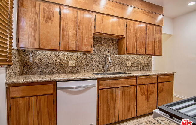 1071 S CLOVERDALE AVE