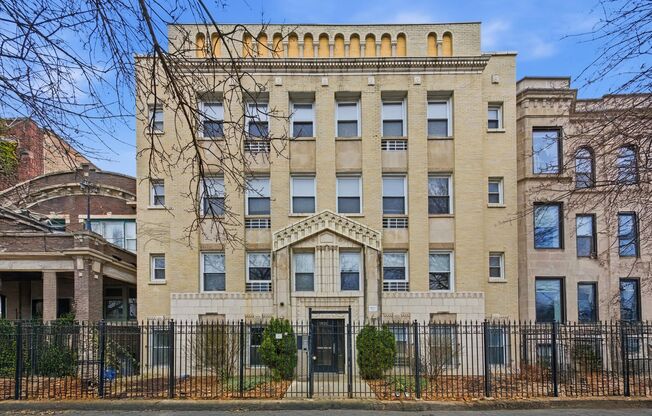 Studio, 1 bath, 355 sqft, $1,250, Unit 203