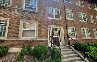 1827 E Park Pl