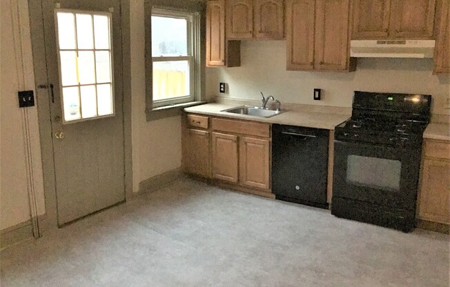 3 beds, 1 bath, $1,175