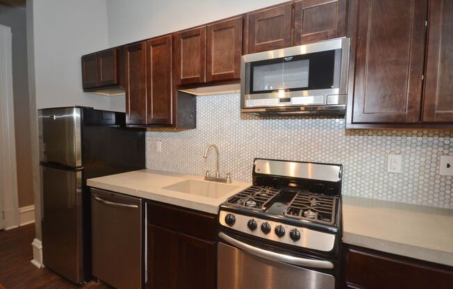 2 beds, 1 bath, $1,650, Unit 1