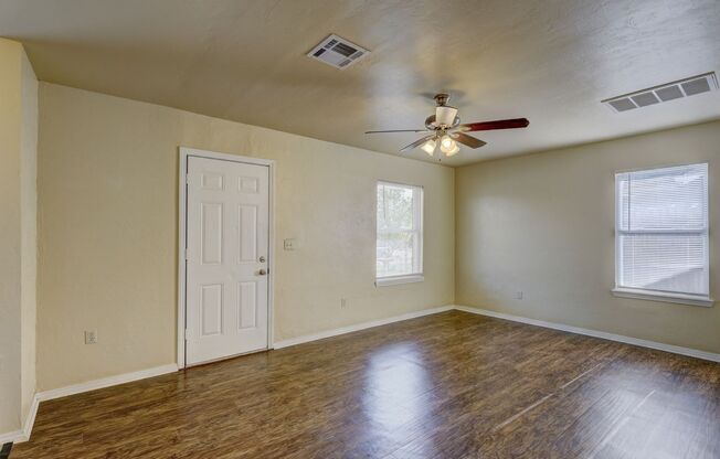 3 beds, 1 bath, $1,195