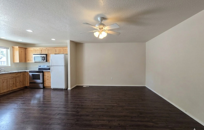 3/2.5 Townhome with walking trails outside backyard!