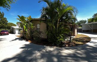 Newly Renovated Small 2BR w/Den Guest House
