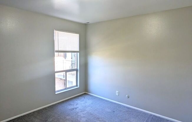 2 beds, 1 bath, 864 sqft, $1,195, Unit Unit 19