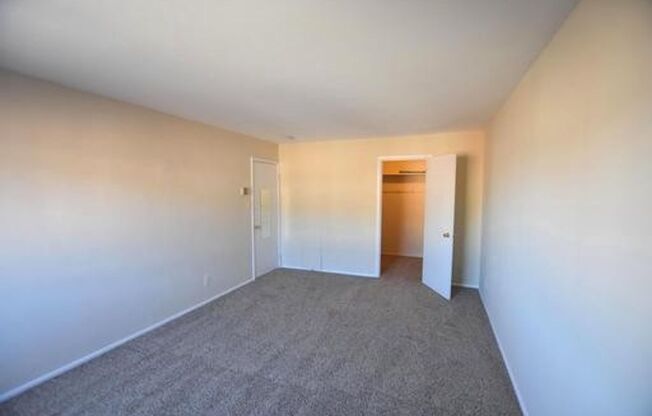 SUNNY & SPACIOUS 2 BR CONDO IS AVAILABLE IN COLLEGE PARK WALKING DISTANCE TO UMD