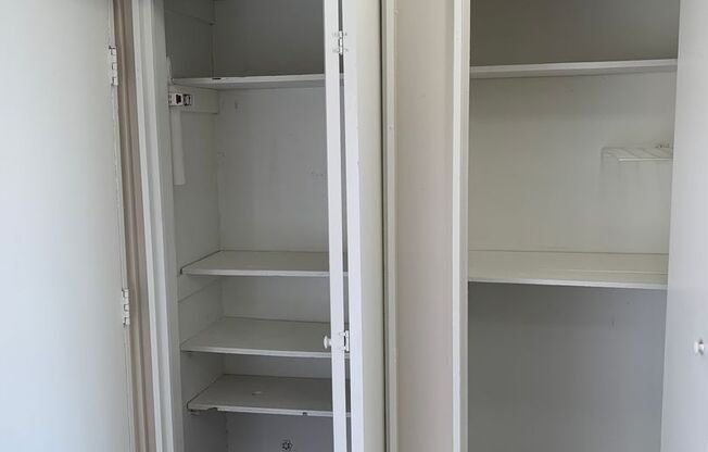 2 beds, 1 bath, 764 sqft, $875, Unit 15B