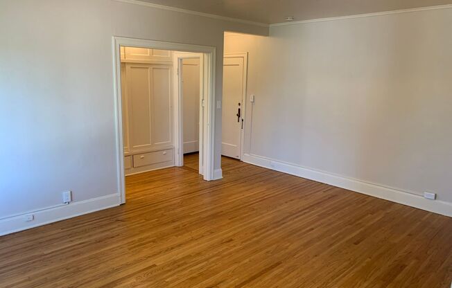 Studio, 1 bath, 450 sqft, $1,095, Unit 304