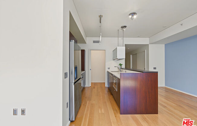 1 bed, 1.5 baths, 1,090 sqft, $3,000, Unit 302