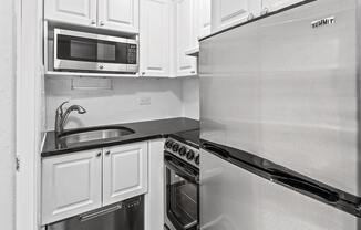 2 beds, 1.5 baths, $5,800, Unit 111