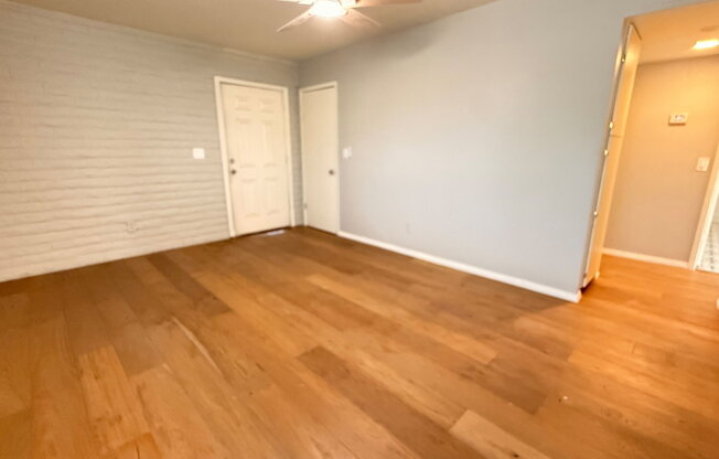 1122 S MCCLINTOCK DR