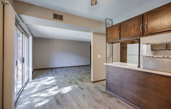 2 beds, 1 bath, 1,000 sqft, $1,075, Unit #102