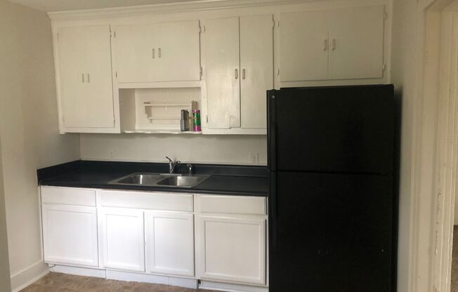 3 beds, 1 bath, $1,650