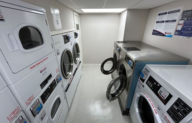 Studio, 1 bath, 405 sqft, $1,700, Unit 0809