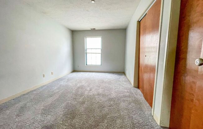 2 beds, 1 bath, 1,050 sqft, $900, Unit 6