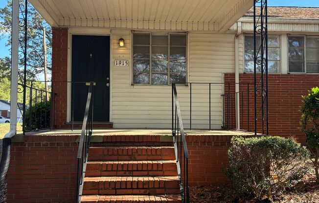 2 beds, 1 bath, $1,300