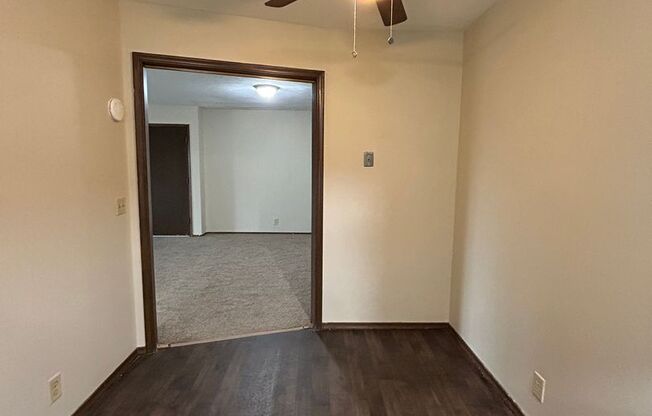 2 beds, 1 bath, 950 sqft, $875, Unit #7
