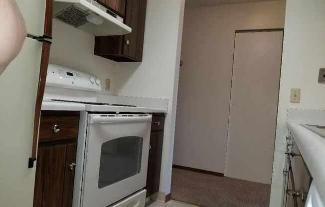 2 beds, 1 bath, 1,032 sqft, $1,045, Unit 1015C