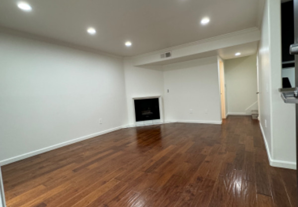 13022 Riverside Dr 9