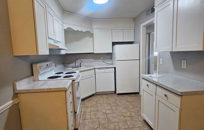 2 beds, 2 baths, $1,200, Unit 223