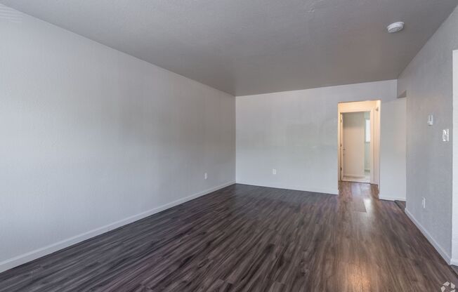 2 beds, 1 bath, 825 sqft, $1,225, Unit 42