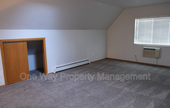 4953 W 10 ST