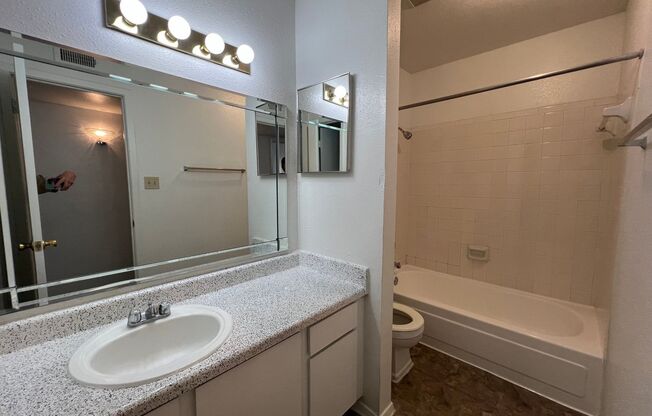 2 beds, 2 baths, 1,000 sqft, $1,275, Unit 1006