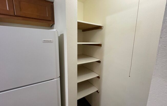 3 beds, 1 bath, 1,040 sqft, $1,695, Unit 3164-306