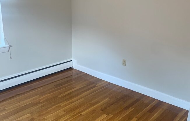 2 beds, 1 bath, $3,050, Unit 11