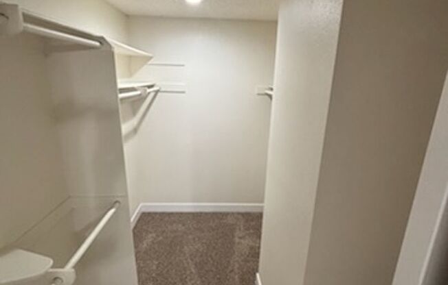 2 beds, 1 bath, 850 sqft, $2,200, Unit 6