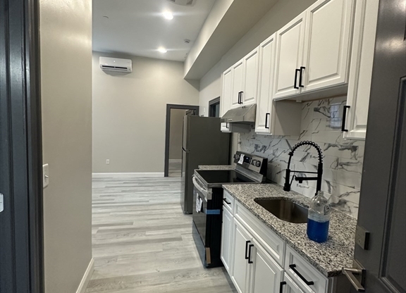 2 beds, 1 bath, 8,500 sqft, $2,500, Unit 4