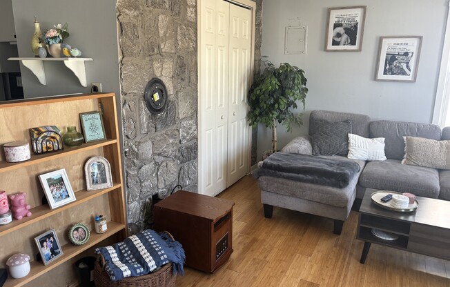 2 beds, 1 bath, $3,200, Unit 3F