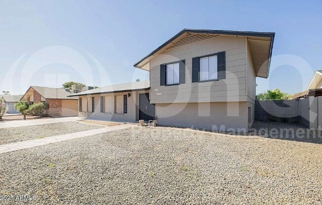 1646 E HERMOSA DR