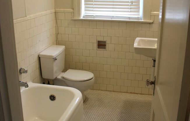 1 bed, 1 bath, 745 sqft, $1,795, Unit 906 #305
